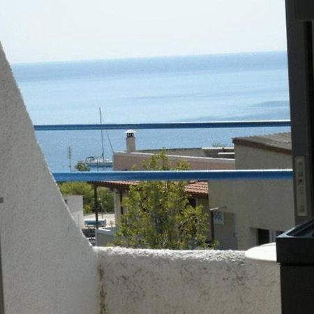 Efrosyni Apartments Agia Marina  المظهر الخارجي الصورة