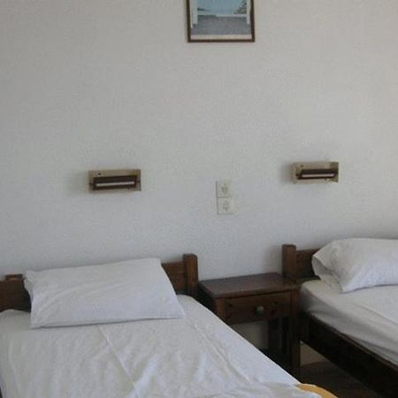 Efrosyni Apartments Agia Marina  المظهر الخارجي الصورة