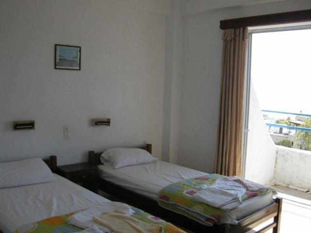 Efrosyni Apartments Agia Marina  المظهر الخارجي الصورة