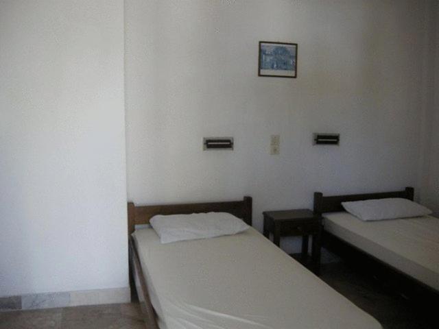 Efrosyni Apartments Agia Marina  المظهر الخارجي الصورة