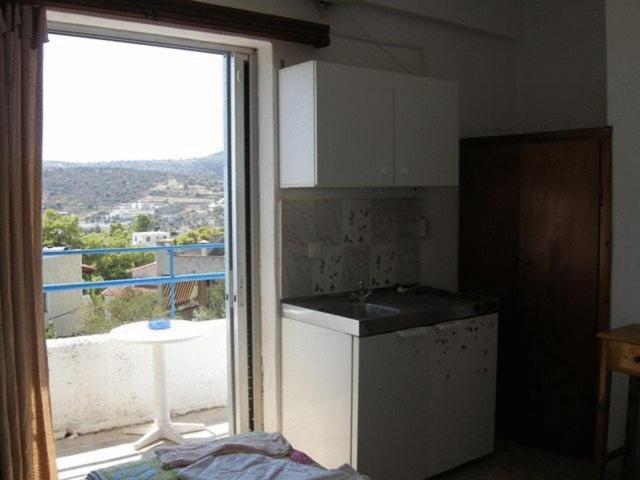 Efrosyni Apartments Agia Marina  المظهر الخارجي الصورة