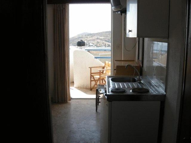 Efrosyni Apartments Agia Marina  المظهر الخارجي الصورة