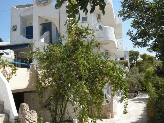 Efrosyni Apartments Agia Marina  المظهر الخارجي الصورة