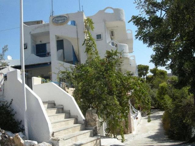 Efrosyni Apartments Agia Marina  المظهر الخارجي الصورة