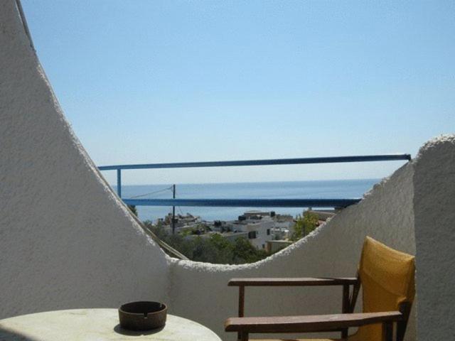 Efrosyni Apartments Agia Marina  المظهر الخارجي الصورة